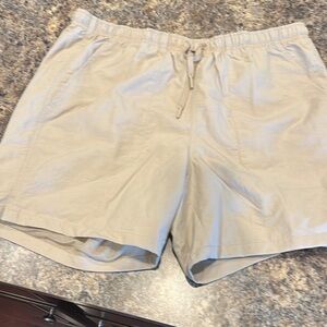 DSG Light Tan Relaxed Fit Shorts, men’s size medium with 6” inseam